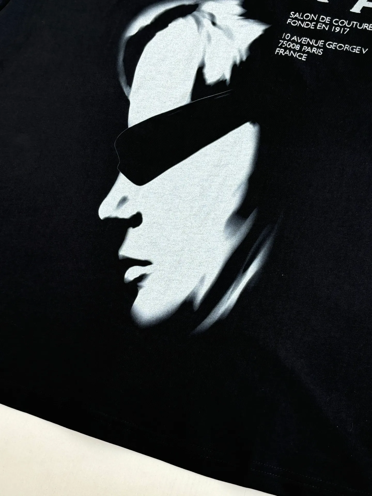Balenciag*/ 26 Fall Series T Classic Oversized Black White T ， Karl Lagerfeld ， BALENCIAGA ， 、Series ， “ ”。 + ， ， Retro 。 Size：XS/S/M/L